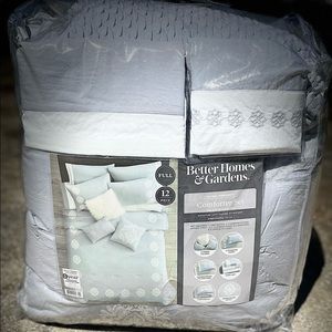 Better Homes & Gardens, Full Comforter Set, includes 12 pieces.